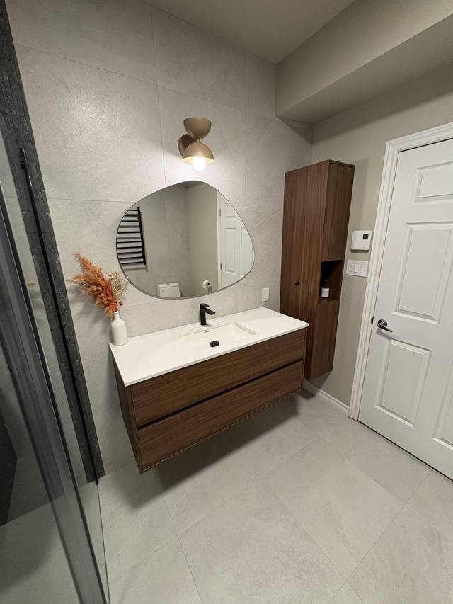 Vanité et miroir ovale